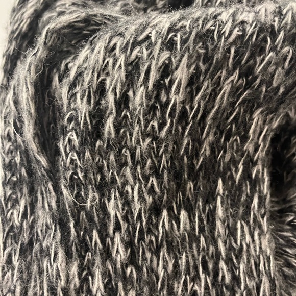 H&M Infinity Scarf - Picture 4 of 4